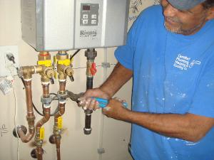 a Culver City plumber installs a new tankless water heater